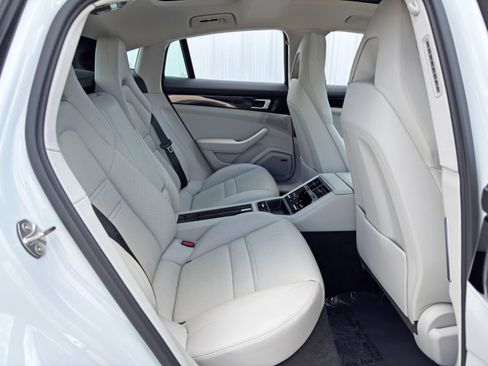 Used 2023 Porsche Panamera 4S w/ Sportdesign Package image 44