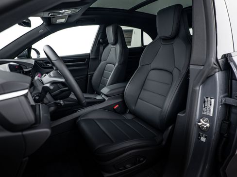 New 2026 Porsche Macan 4 Electric AWD/4WD image 5