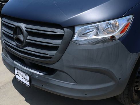 Used 2022 Mercedes-Benz Sprinter 4500 image 33