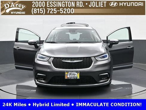 Used 2022 Chrysler Pacifica Limited image 32