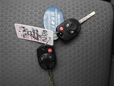 Used 2017 Ford Escape SE w/ Equipment Group 201A image 9