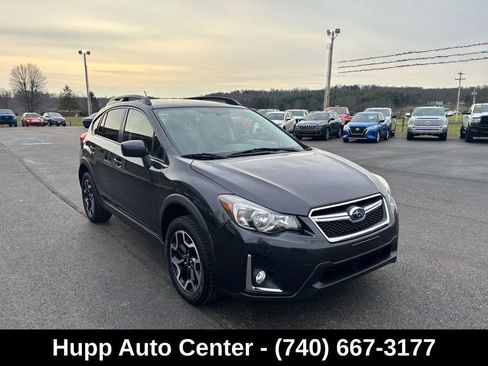 Used 2017 Subaru Crosstrek 2.0i Premium w/ Moonroof Package AWD/4WD image 3