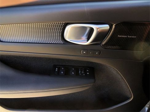 Used 2021 Volvo XC40 P8 Recharge w/ Advanced Package image 21