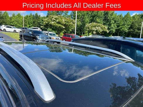 Used 2019 Jeep Cherokee Limited w/ Technology Group AWD/4WD image 3