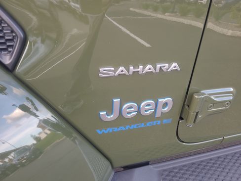 Used 2023 Jeep Wrangler Unlimited Sahara w/ Cold Weather Group AWD/4WD image 28