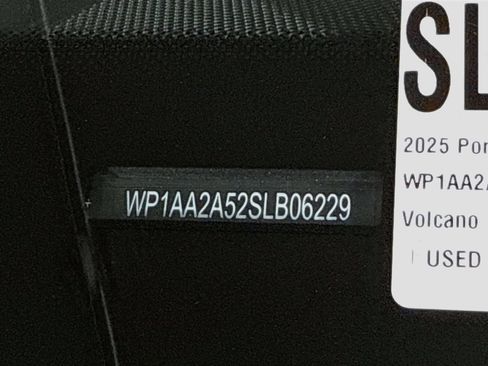 Certified 2025 Porsche Macan AWD/4WD image 31