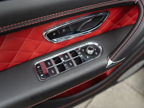 Used 2017 Bentley Bentayga AWD/4WD image 11