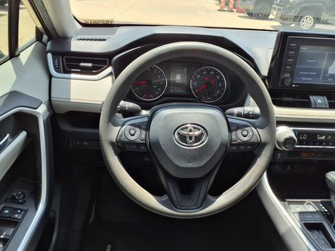 Used 2020 Toyota RAV4 XLE w/ Convenience Package FWD image 15