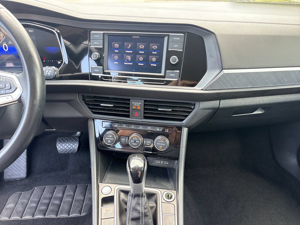 Used 2024 Volkswagen Jetta SE FWD image 21
