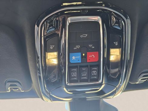 Used 2024 Jeep Grand Wagoneer L Series III image 40