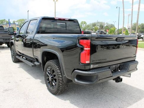 Used 2025 Chevrolet Silverado 2500 LT w/ Trail Boss Package AWD/4WD image 8