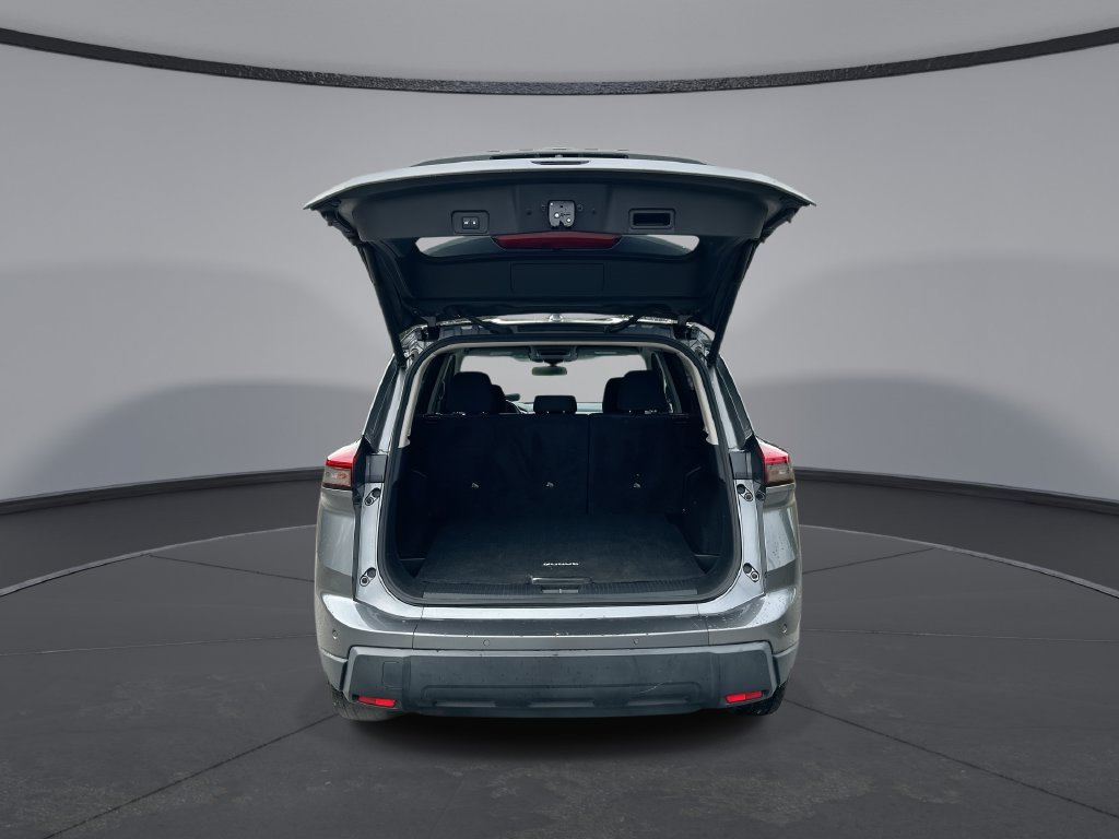 Used 2024 Nissan Rogue SV FWD image 30