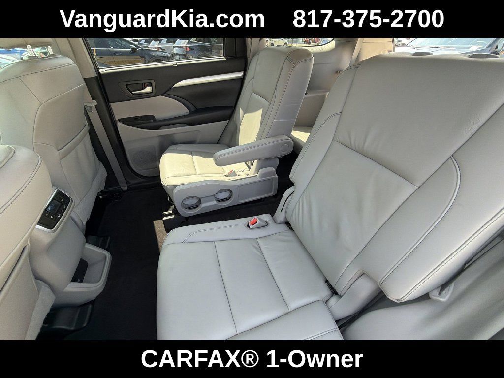 Used 2019 Toyota Highlander XLE FWD image 26