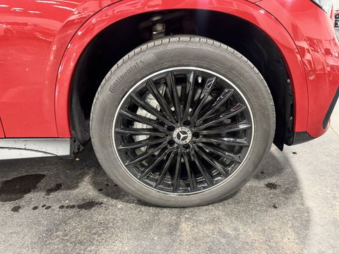 Used 2024 Mercedes-Benz GLC 300 4MATIC image 16