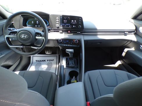 Used 2025 Hyundai Elantra Sport FWD image 18