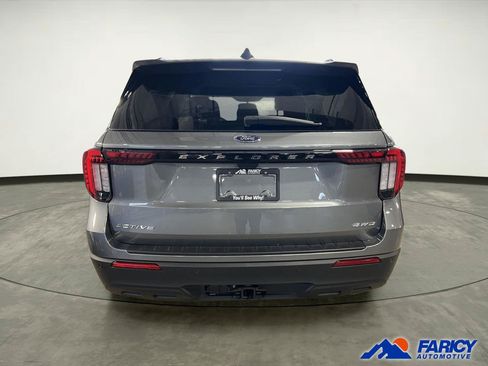 Used 2025 Ford Explorer Active AWD/4WD image 3