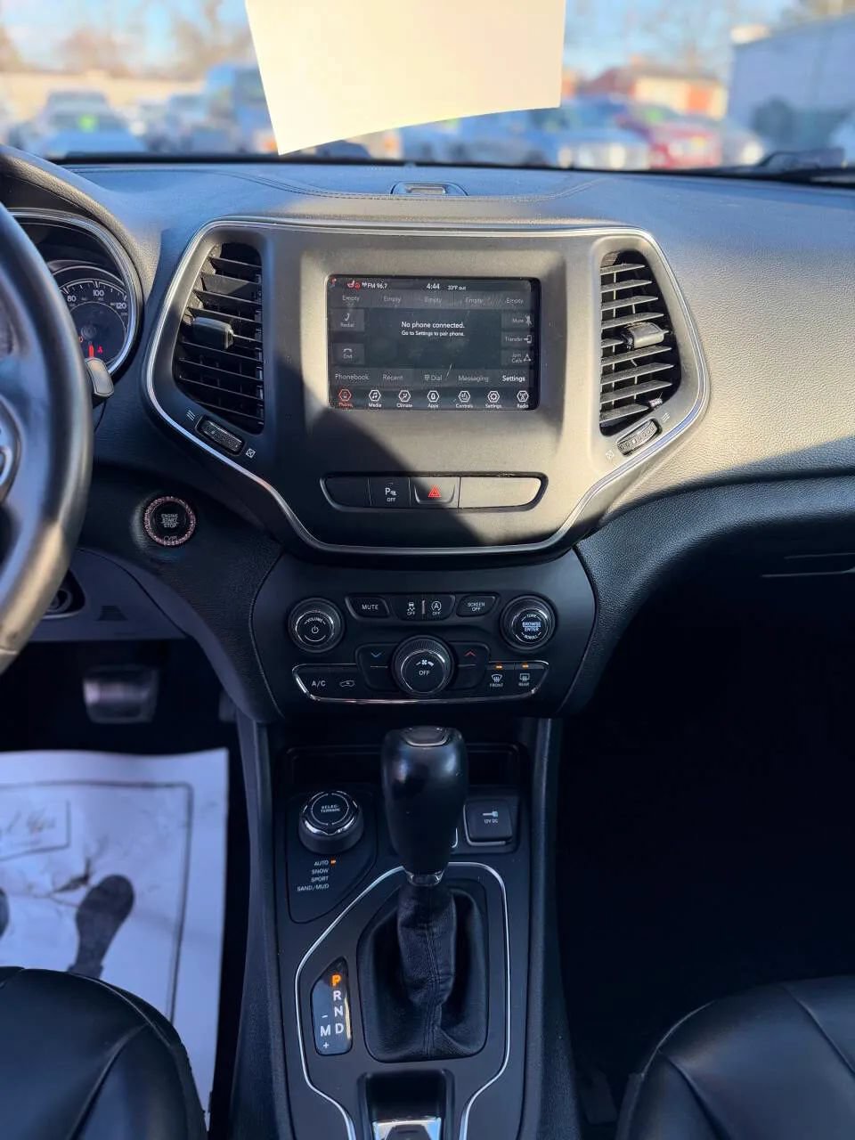 Used 2019 Jeep Cherokee Latitude Plus w/ Cold Weather Group AWD/4WD image 14