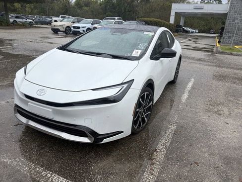 Used 2024 Toyota Prius Prime XSE Premium image 3