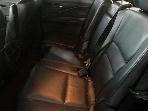 Used 2016 Honda Pilot Touring image 12