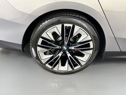 Used 2024 BMW 530i w/ Premium Package RWD image 33