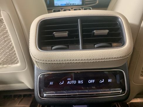 Used 2021 Mercedes-Benz GLS 450 4MATIC image 35