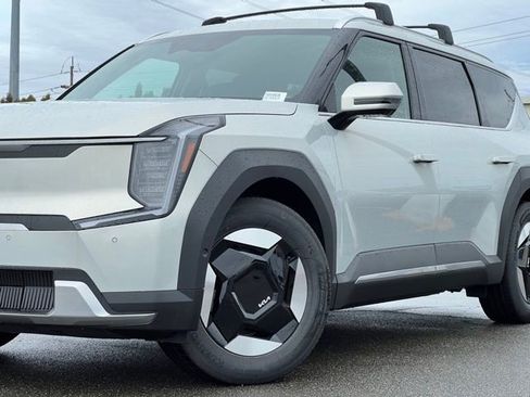 New 2026 Kia EV9 Wind AWD/4WD image 2