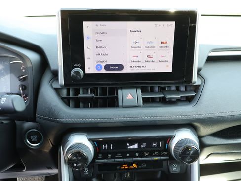 Used 2025 Toyota RAV4 XLE image 65