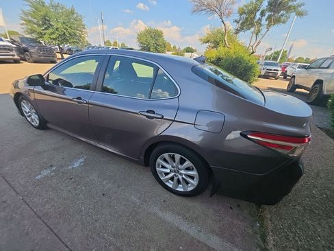 Used 2019 Toyota Camry LE FWD image 6