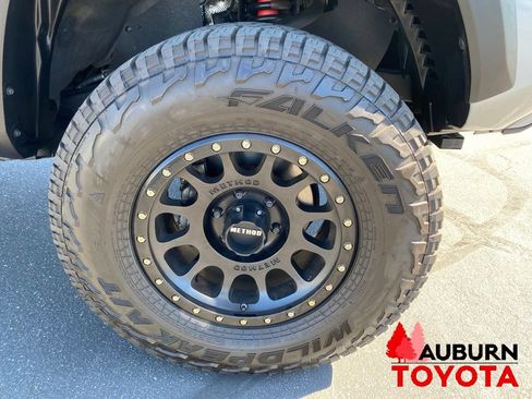 Used 2021 Toyota Tacoma TRD Off-Road w/ Technology Package AWD/4WD image 9