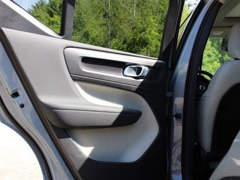 Certified 2024 Volvo XC40 B5 Ultimate w/ Climate Package AWD/4WD image 21