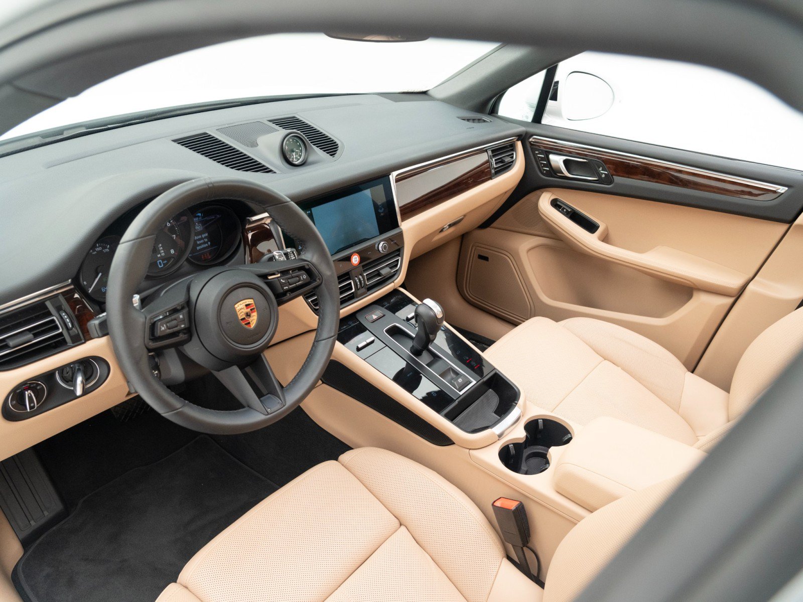 Certified 2023 Porsche Macan S AWD/4WD image 4