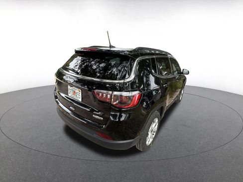 Used 2025 Jeep Compass Latitude AWD/4WD image 7