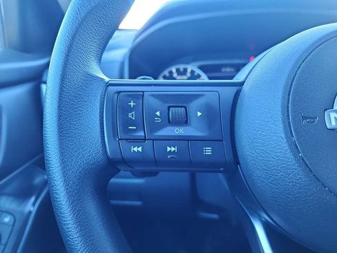 Used 2024 Nissan Rogue S image 23