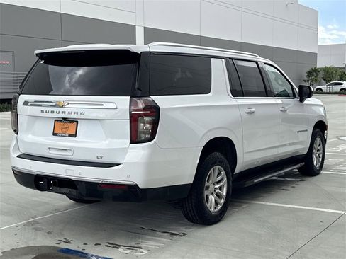 Used 2024 Chevrolet Suburban LT image 3