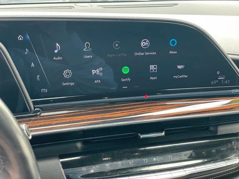 Used 2023 Cadillac Escalade Premium Luxury image 19