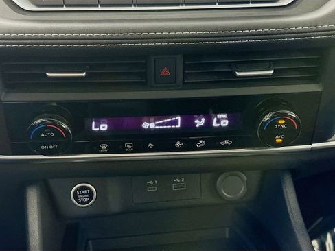 Used 2023 Nissan Rogue SV image 18