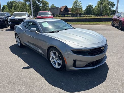 Used 2023 Chevrolet Camaro LT RWD image 7
