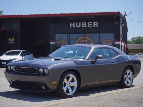 Used 2014 Dodge Challenger R/T Plus RWD image 1