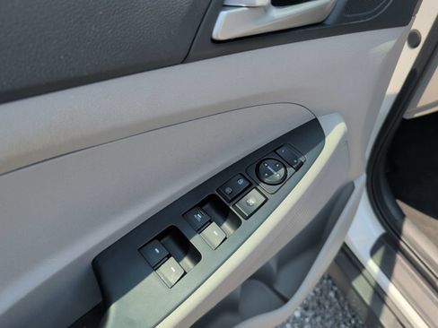 Used 2020 Hyundai Tucson Value FWD image 16
