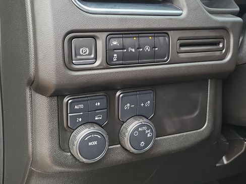 Certified 2024 Chevrolet Suburban LT AWD/4WD image 17