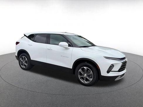 Used 2026 Chevrolet Blazer LT FWD image 2