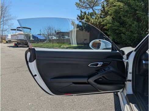 Used 2018 Porsche 718 Cayman S w/ Sport Chrono Package RWD image 12