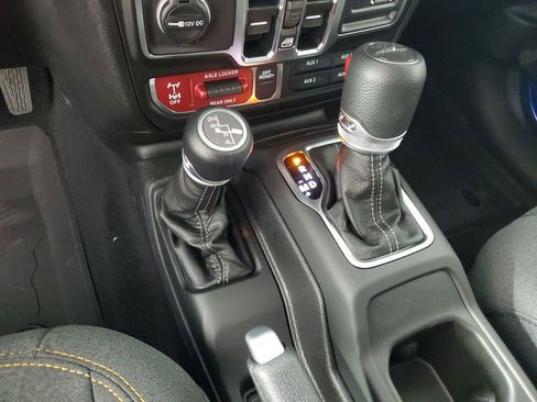 New 2025 Jeep Gladiator Willys image 18