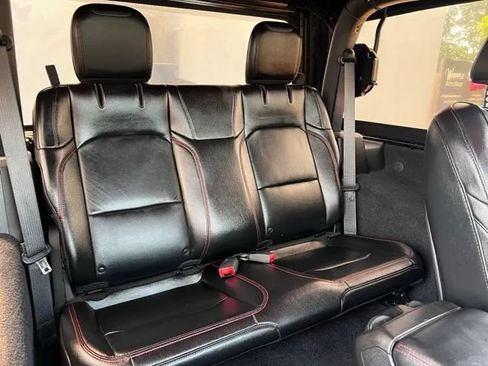 Used 2018 Jeep Wrangler Rubicon AWD/4WD image 24