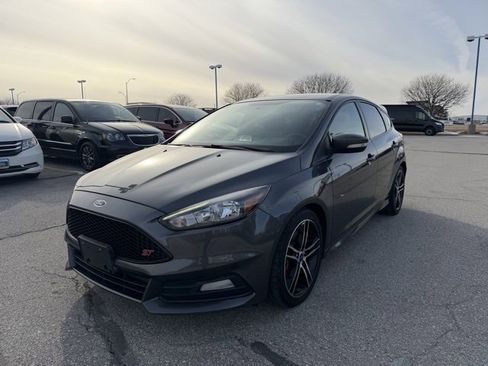 Used 2017 Ford Focus ST image 8
