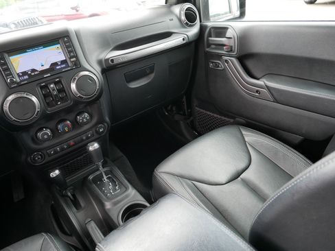 Used 2018 Jeep Wrangler Unlimited Sahara AWD/4WD image 11