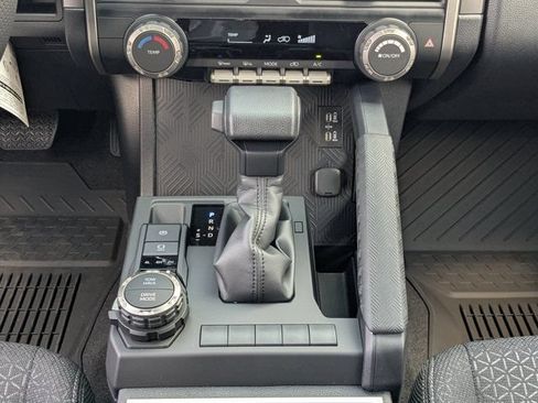 New 2026 Toyota 4Runner SR5 AWD/4WD image 17