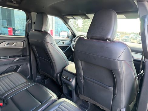 Used 2025 Ford Explorer ST-Line w/ ST-Line Street Pack image 29