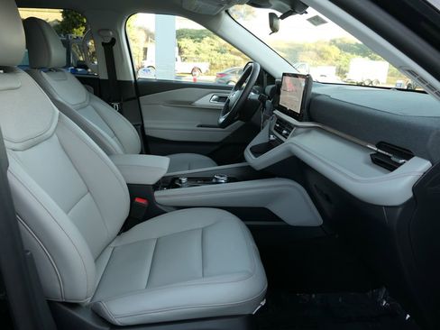 Used 2026 Ford Explorer Active w/ Active Comfort Package image 29