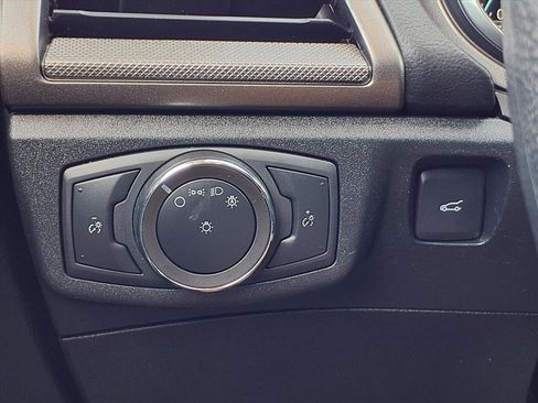 Used 2020 Ford Fusion SE image 17